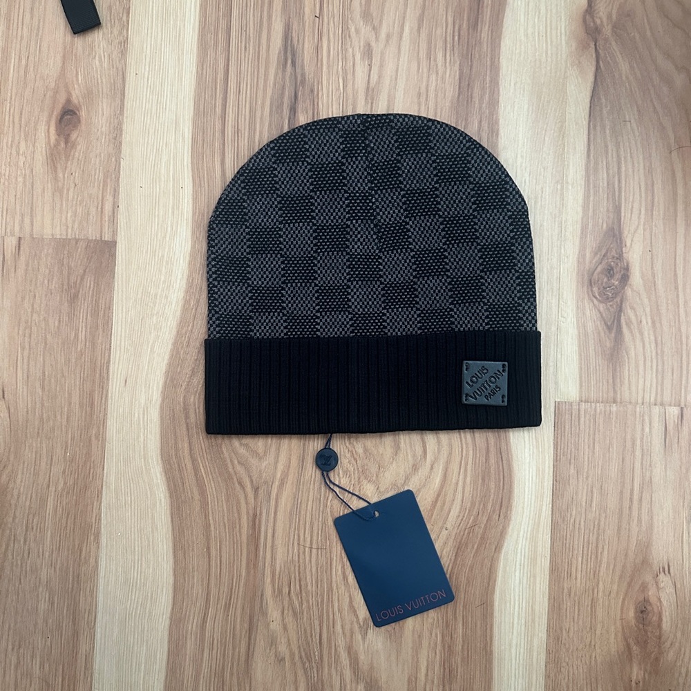 Louis Vuitton Damier Beanie l in Black/grey
